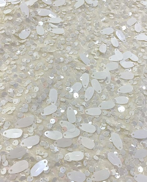 Пайетки на бархате сливочн\молоко с каплей