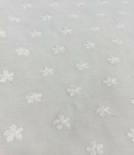 Батист молочный в мушку цветок